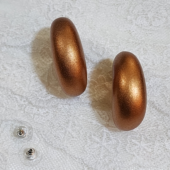 Vintage Lightweight Bronze Toned Chunky Hoop Pierced Earrings - Picture 4 of 7